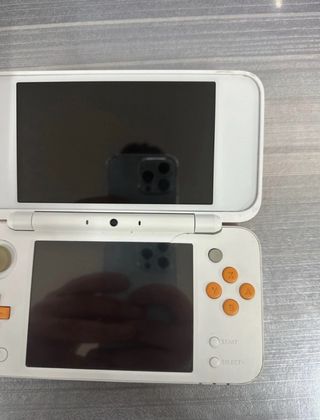 Nintendo 2DS XL con caricabatterie