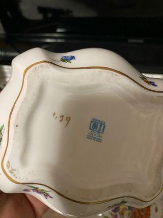 Joyero de porcelana con flores