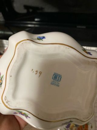 Joyero de porcelana con flores