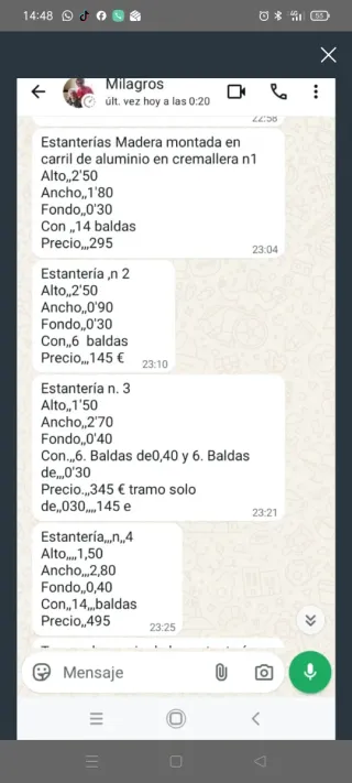 Estanterías de madera y aluminio