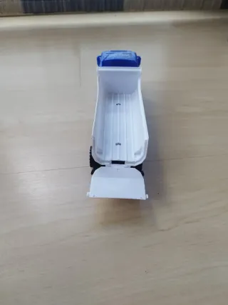 Lote 2 vehículos juguete: camión y moto