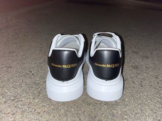 Alexander McQueen Caja Blanca Roja