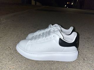 Alexander McQueen Caja Blanca Roja