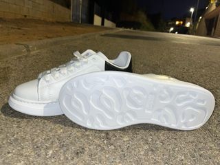 Alexander McQueen Caja Blanca Roja