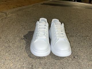 Alexander McQueen Caja Blanca Roja