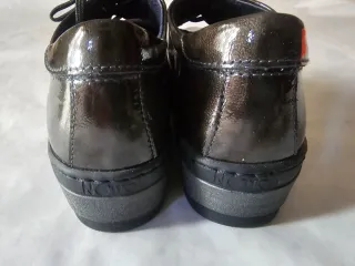 Zapatos de piel cordones negros y plateados