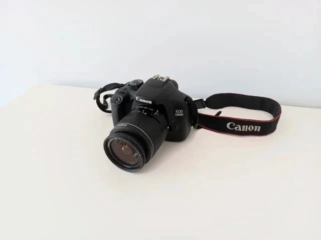 Cámara Canon EOS 1300D con objetivo afbeelding 10
