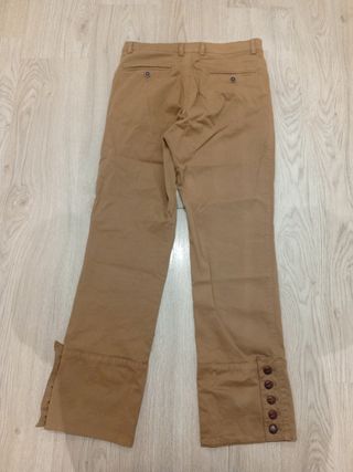 Pantalones vaqueros marrones con botones