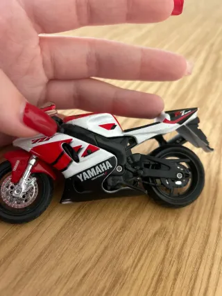 Modellino Yamaha YZF-R7 ow