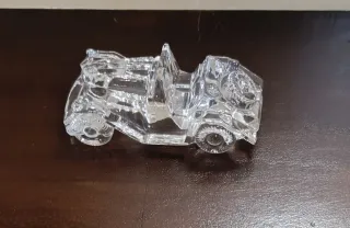 Macchina d'epoca in cristallo