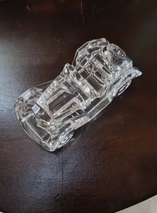 Macchina d'epoca in cristallo