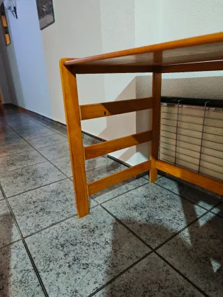 Escritorio y silla de madera