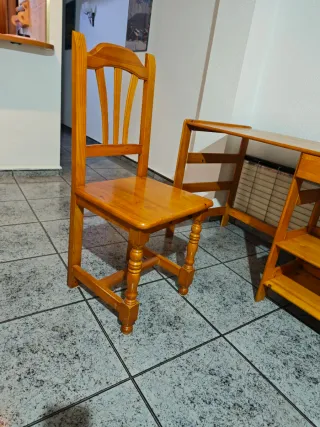 Escritorio y silla de madera
