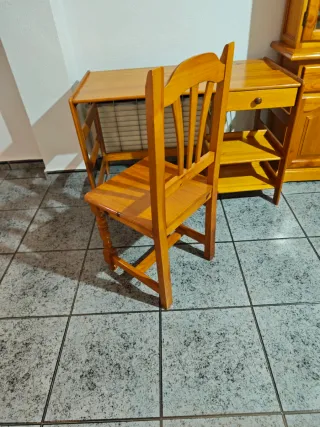Escritorio y silla de madera