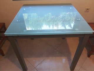 Mesa de comedor cristal y metal gris
