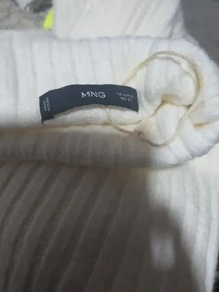 Jersey blanco de cuello alto