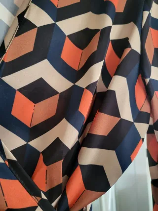 Camisa cruzada diseño geométrico