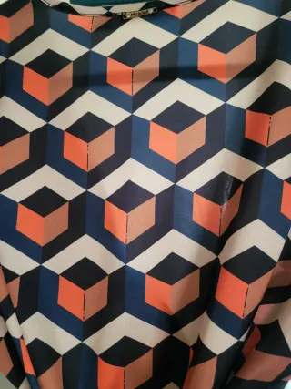 Camisa cruzada diseño geométrico