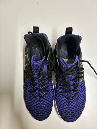 Zapatillas Jordan Negras y Moradas