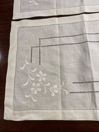 2 Paninhos Decorativos em linho fino