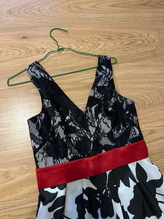 Vestido largo floral con encaje