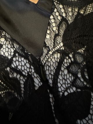 Vestido largo floral con encaje