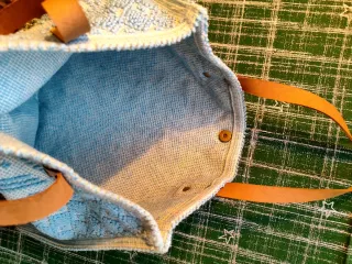 Bolso tote tejido bordado turquesa