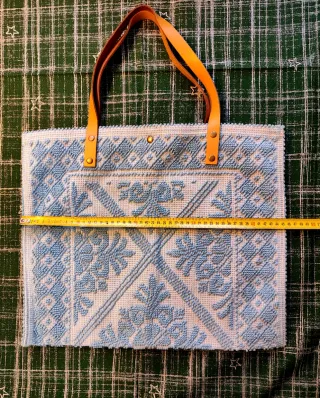 Bolso tote tejido bordado turquesa