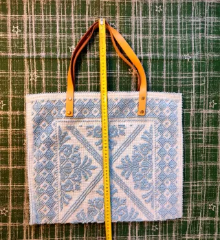 Bolso tote tejido bordado turquesa