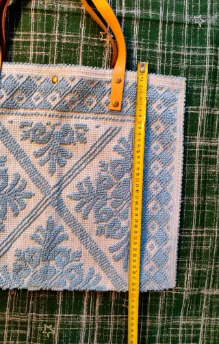 Bolso tote tejido bordado turquesa
