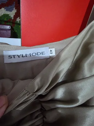 Vestido elegante dorado