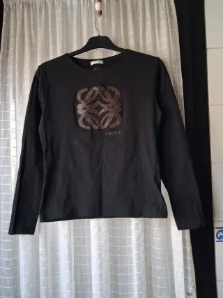 Camiseta Loewe Anagrama Relieve Negra