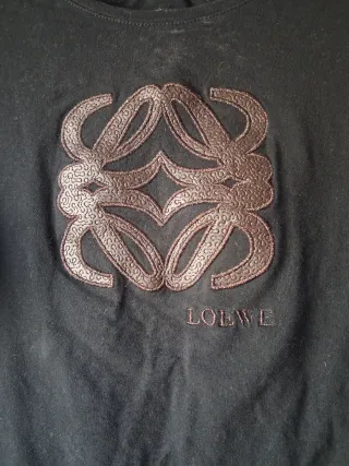 Camiseta Loewe Anagrama Relieve Negra