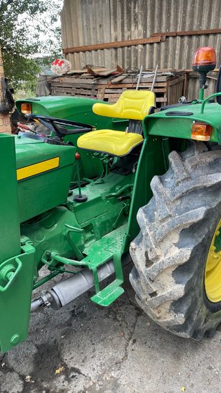 Tractor John Deere 1635 con pala