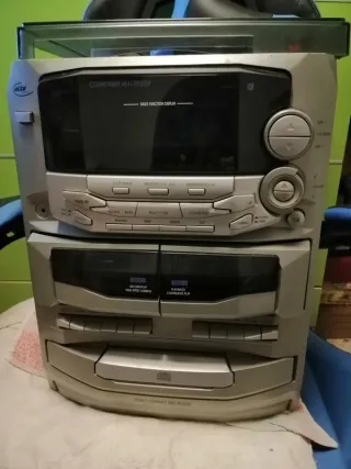 Equipo de música Elta para piezas