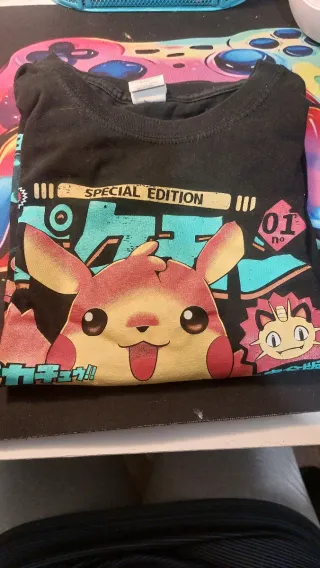 Camiseta Pokemon S Negra Pikachu Meowth