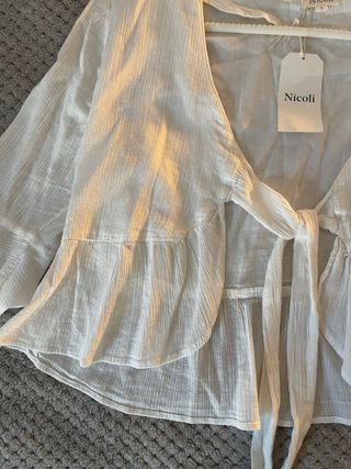 Blusa Nicoli blanca volantes lazo talla S
