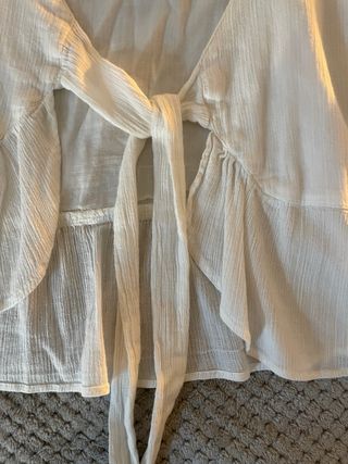 Blusa Nicoli blanca volantes lazo talla S