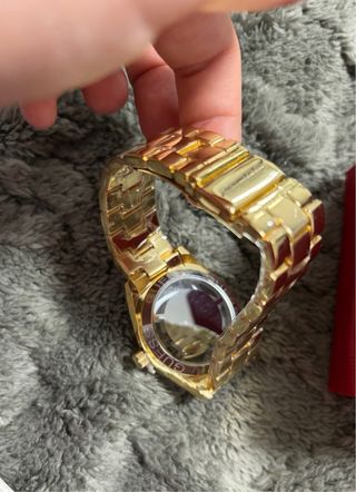 Reloj Guess dorado nuevo a estrenar