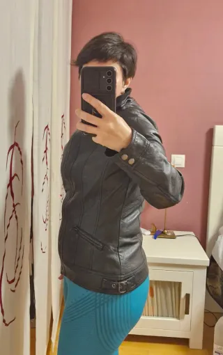 Cazadora de cuero negra mujer