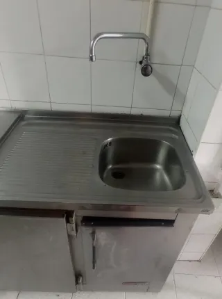 Mueble de cocina profesional en acero inoxidable