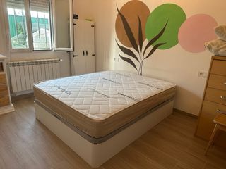 Canapé abatible y colchón beige