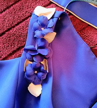 Vestido de fiesta azul con plateado