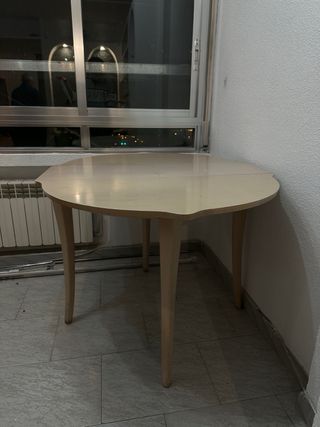 Mesa extensible redonda madera. En buen estado