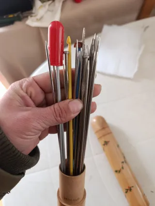 Pack agujas diferentes modelos en cajita