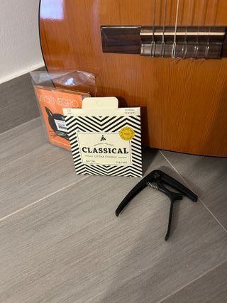 Guitarra Española Admira Juanita + Accesorios