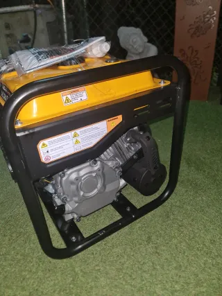 Generador de gasolina amarillo