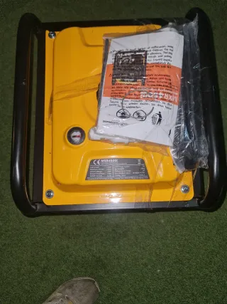 Generador de gasolina amarillo