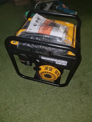 Generador de gasolina amarillo