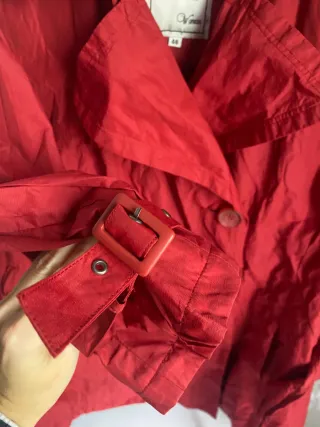 Gabardina roja talla 46